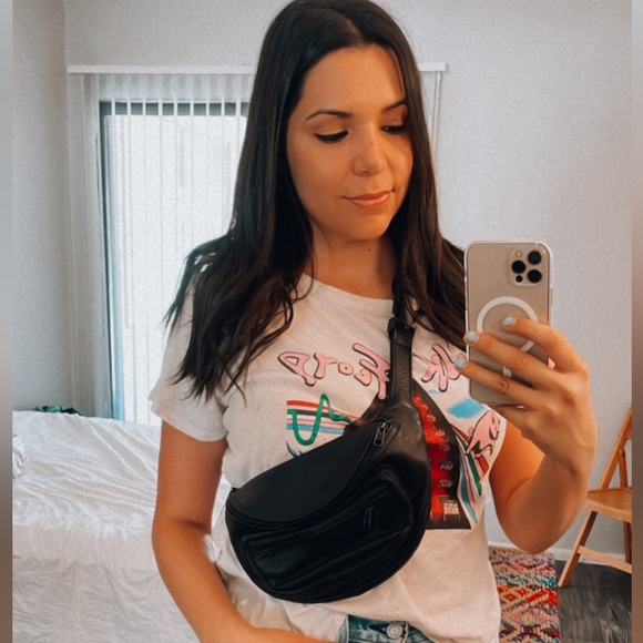 Vintage Genuine Leather Black Fanny pack - adjustable - like new - Picture 2 of 4